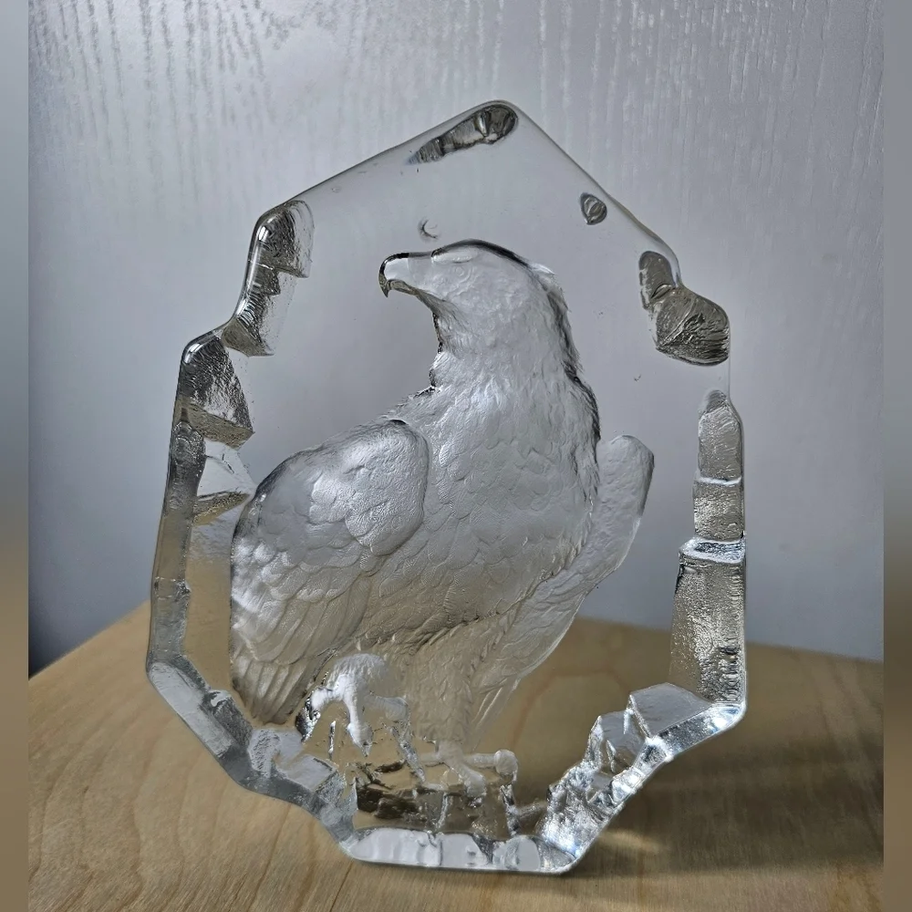 Mats Jonasson Large 7.5 inch high Paperweight Eagle